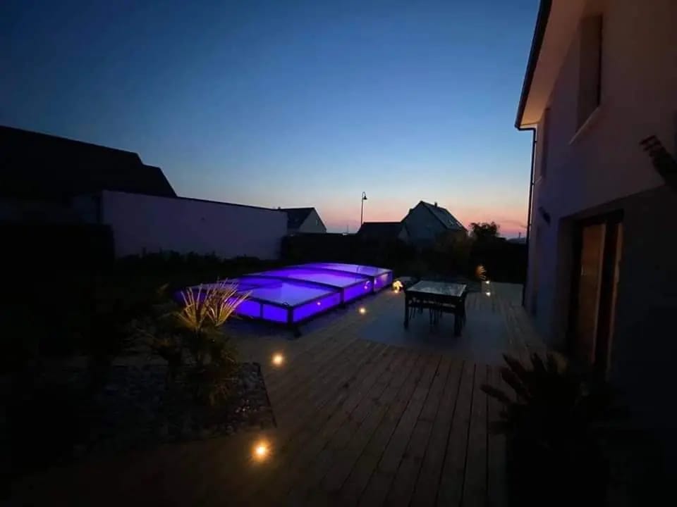 Construction d'une piscine et terrasse en bois dans le Calvados