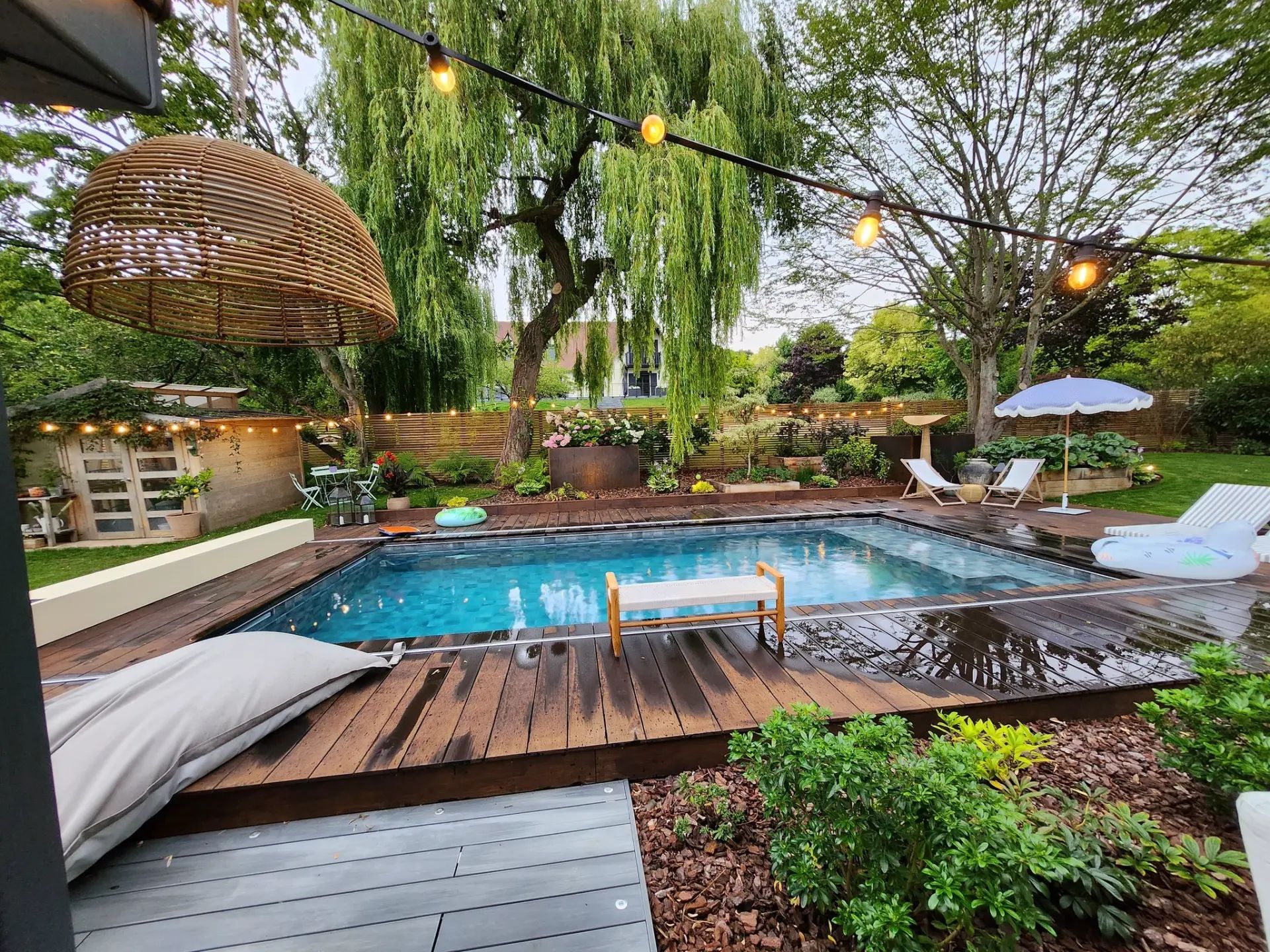 Création d'un aménagement paysager autour d'une piscine dans le Calvados