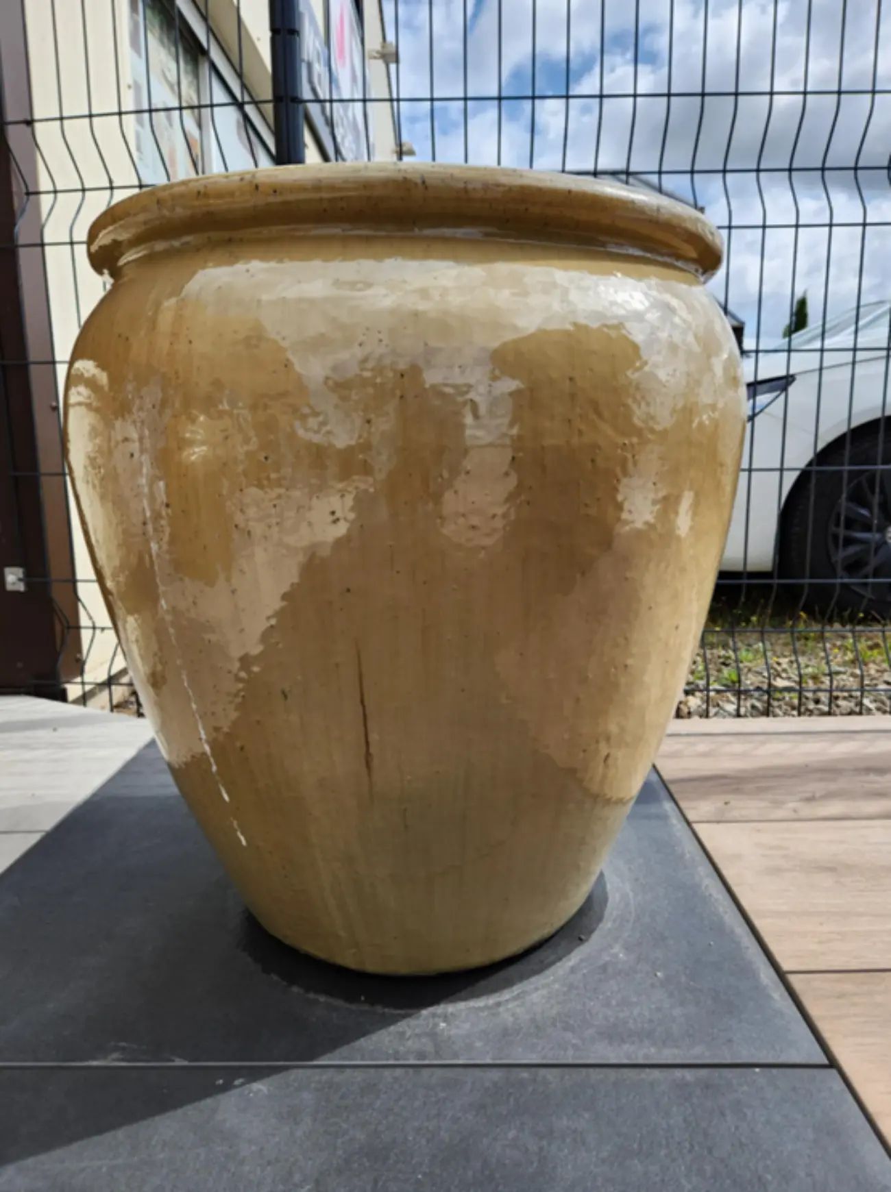 Poterie décorative marron