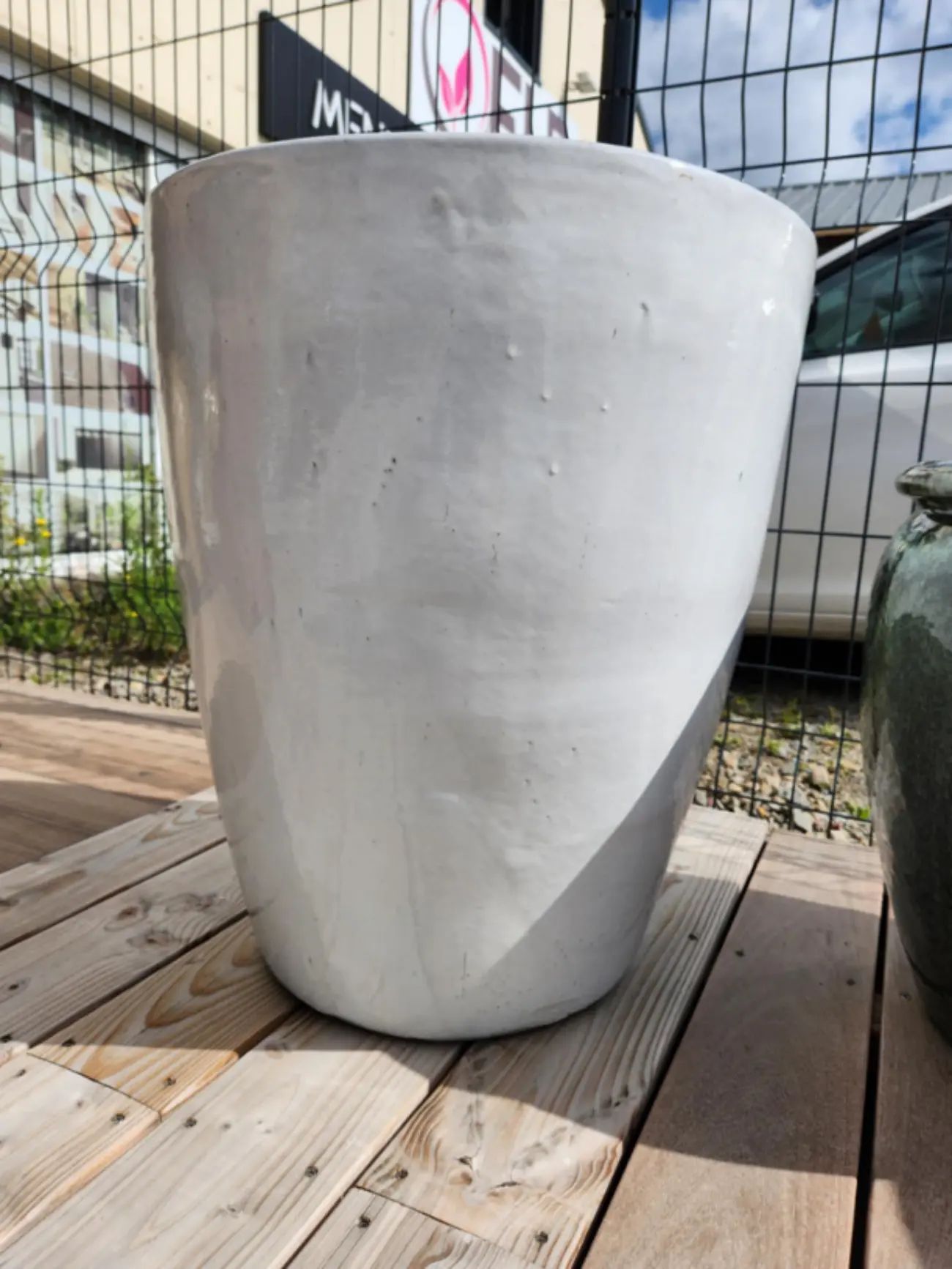 Poterie décorative blanche