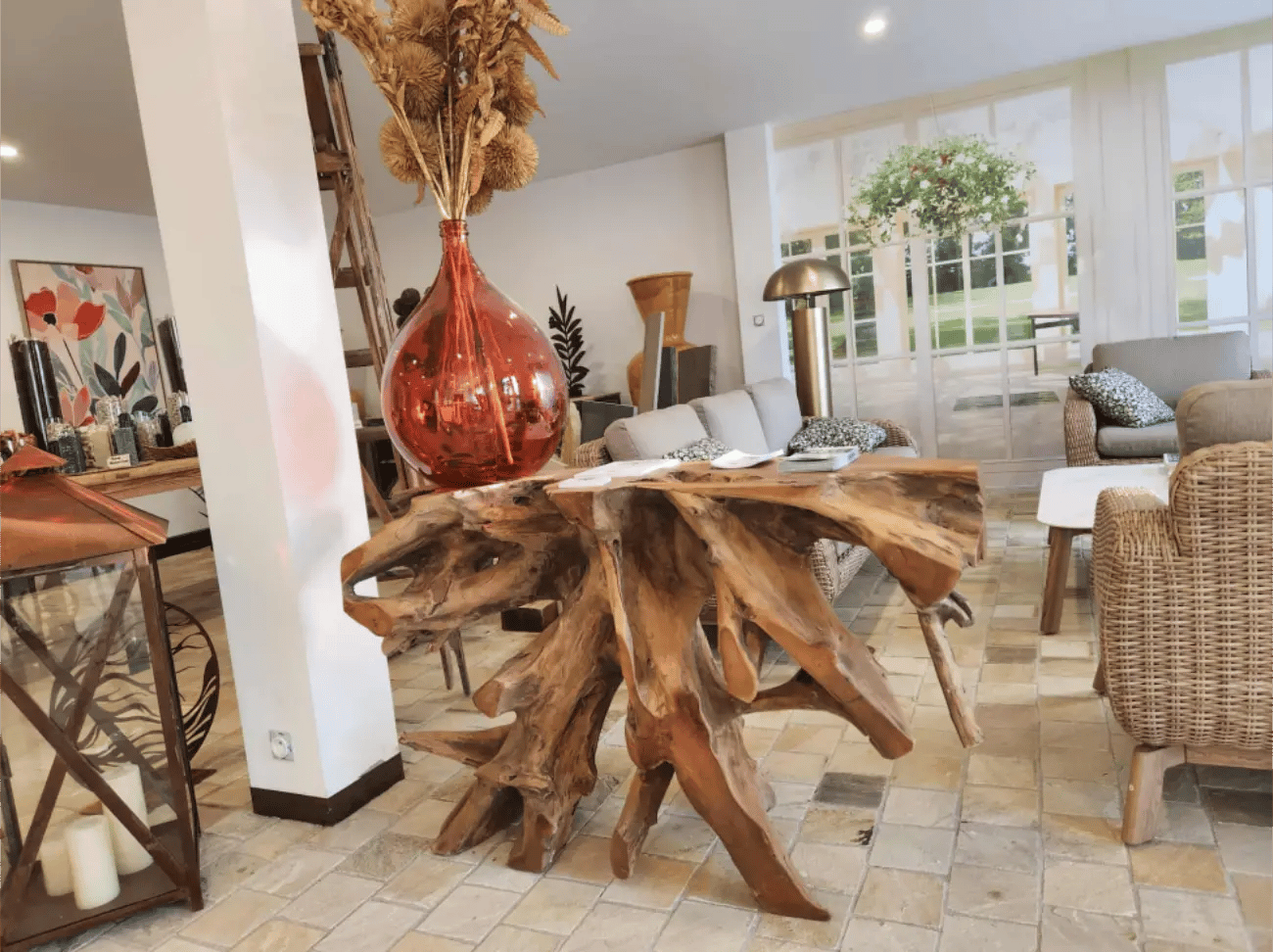 Table faite à partir d'une racine de teck 