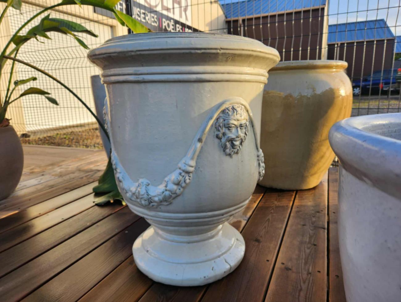 Poterie en terre cuite vernissée