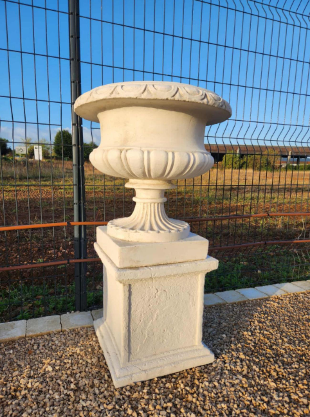 Vase persan pied carré