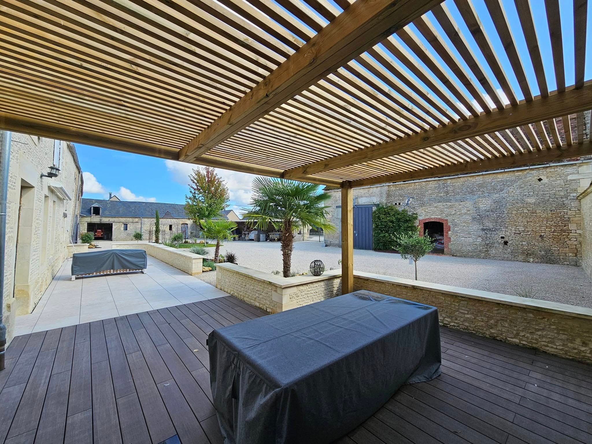 Terrasse bois et carrelage dans le Calvados