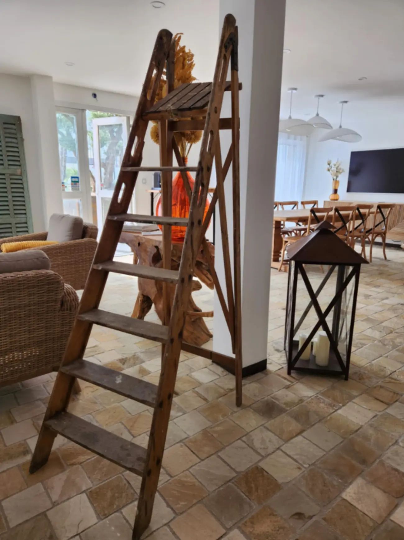 Escabeau décoratif pour jardin. 
