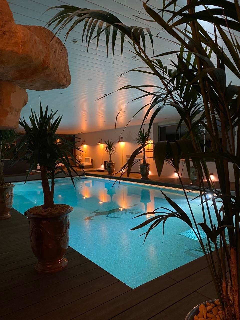 Création d'une piscine intérieure pour une maison normande