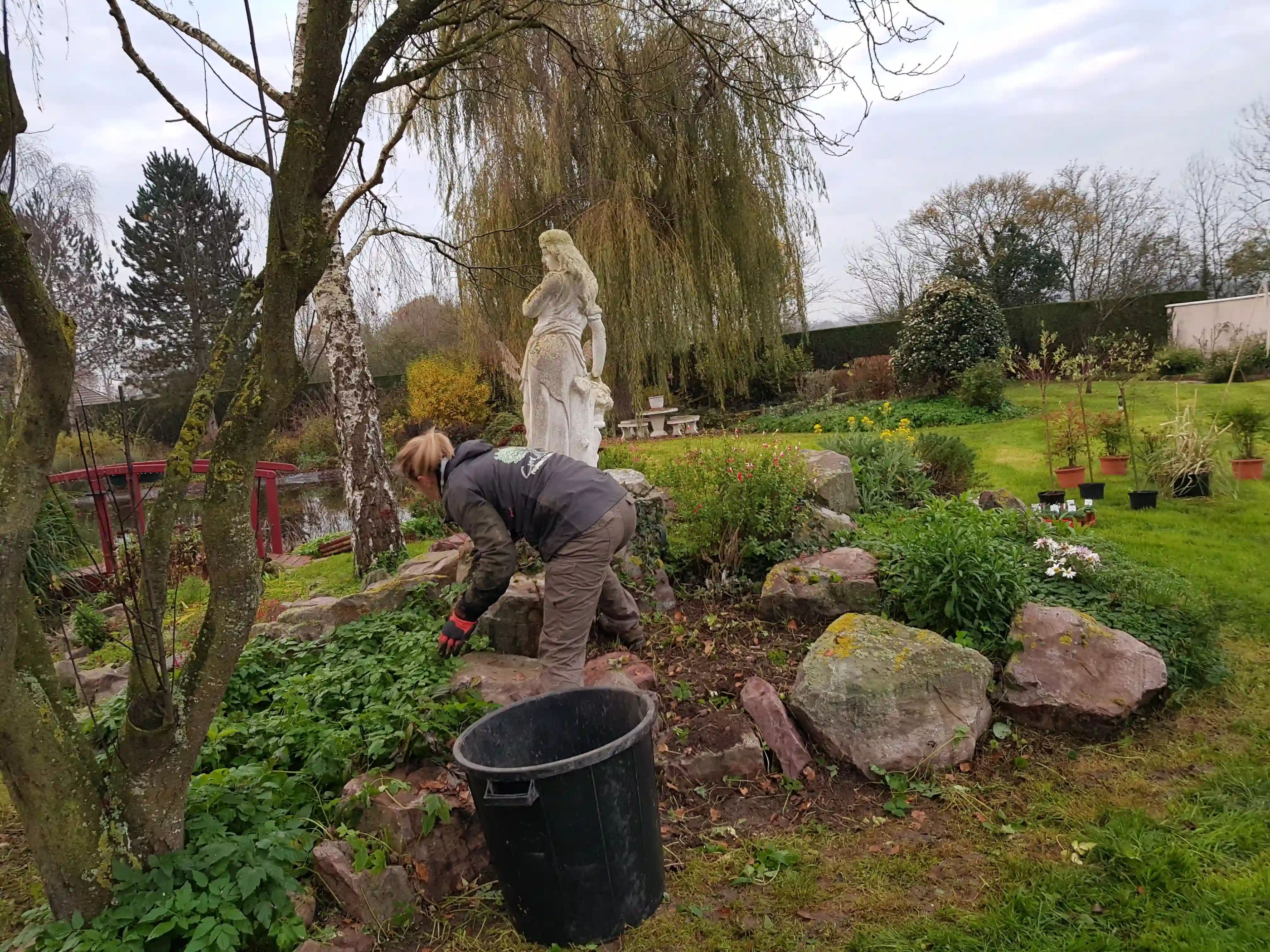 Entretien de massifs paysagers à Caen
