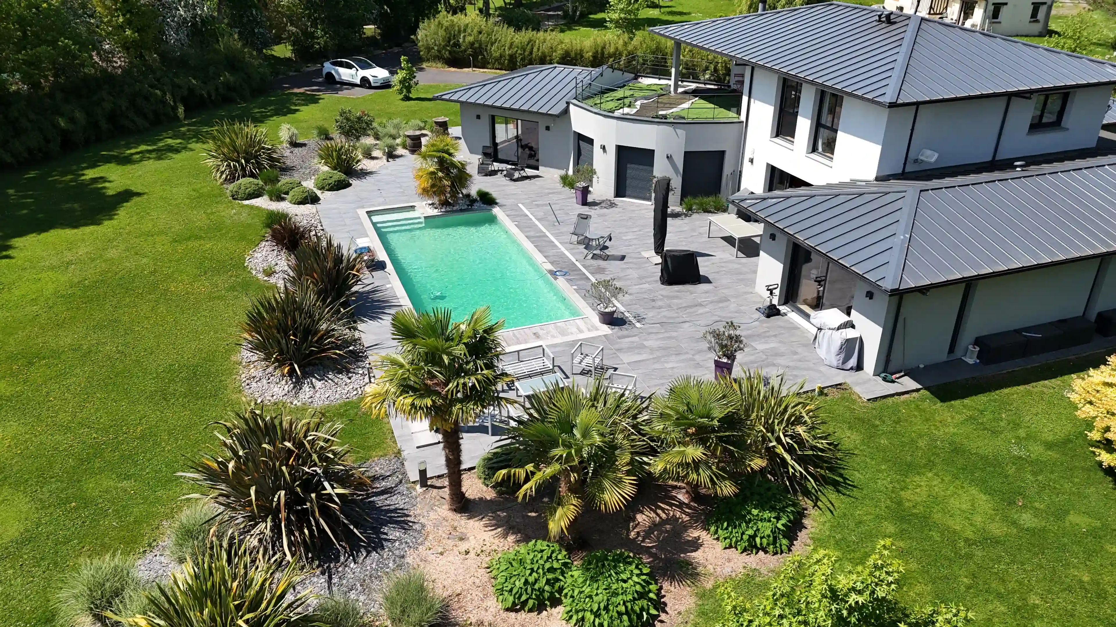 Construction de piscine moderne dans la région Caennaise