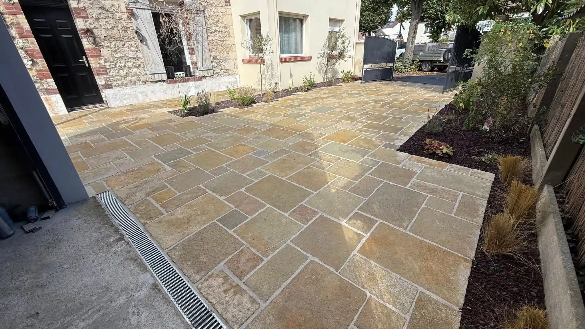 Pose de dallage Tandour sur zone carrossable