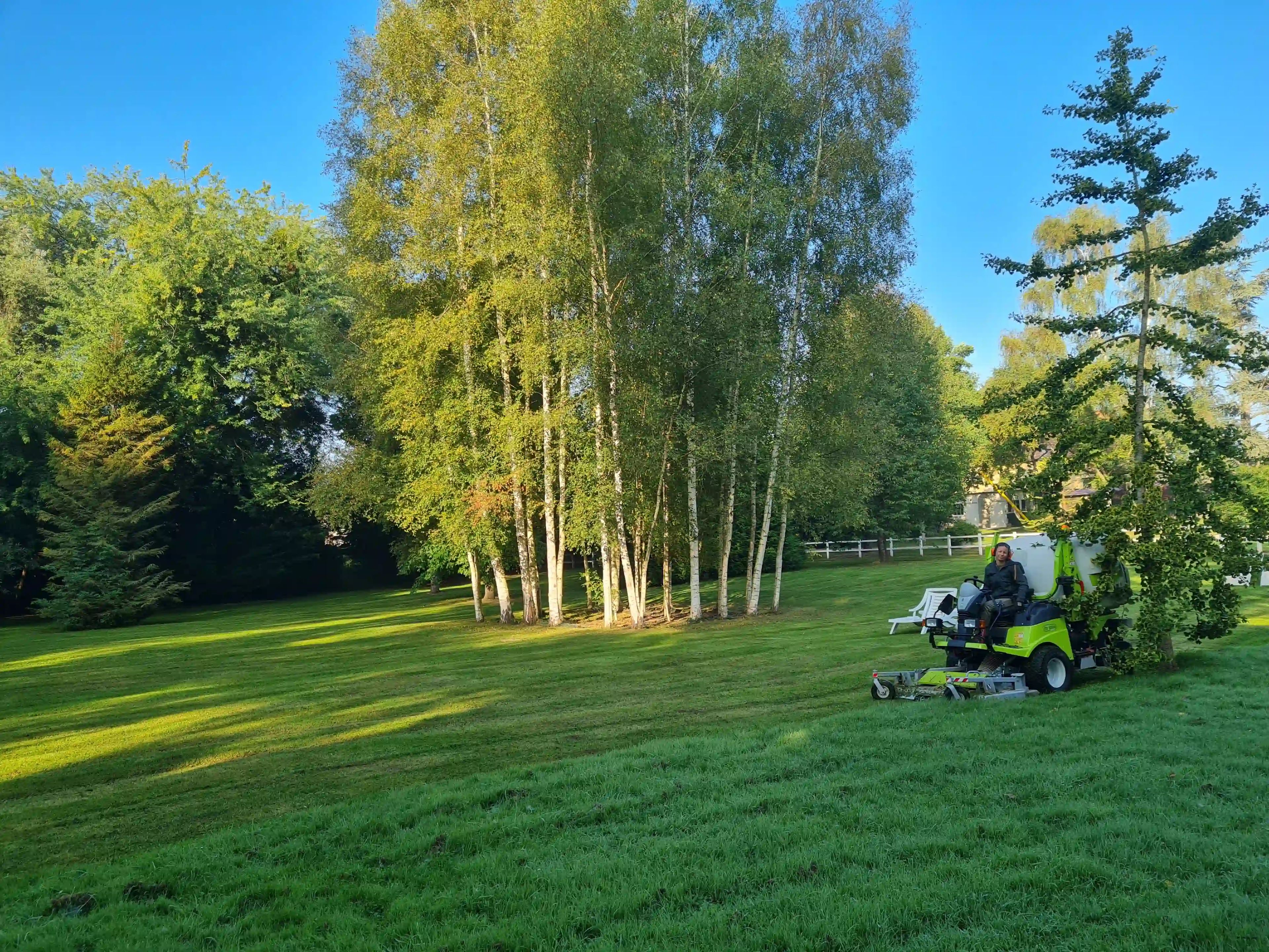 Entretien des espaces verts, tonte et taille dans la région Caennaise