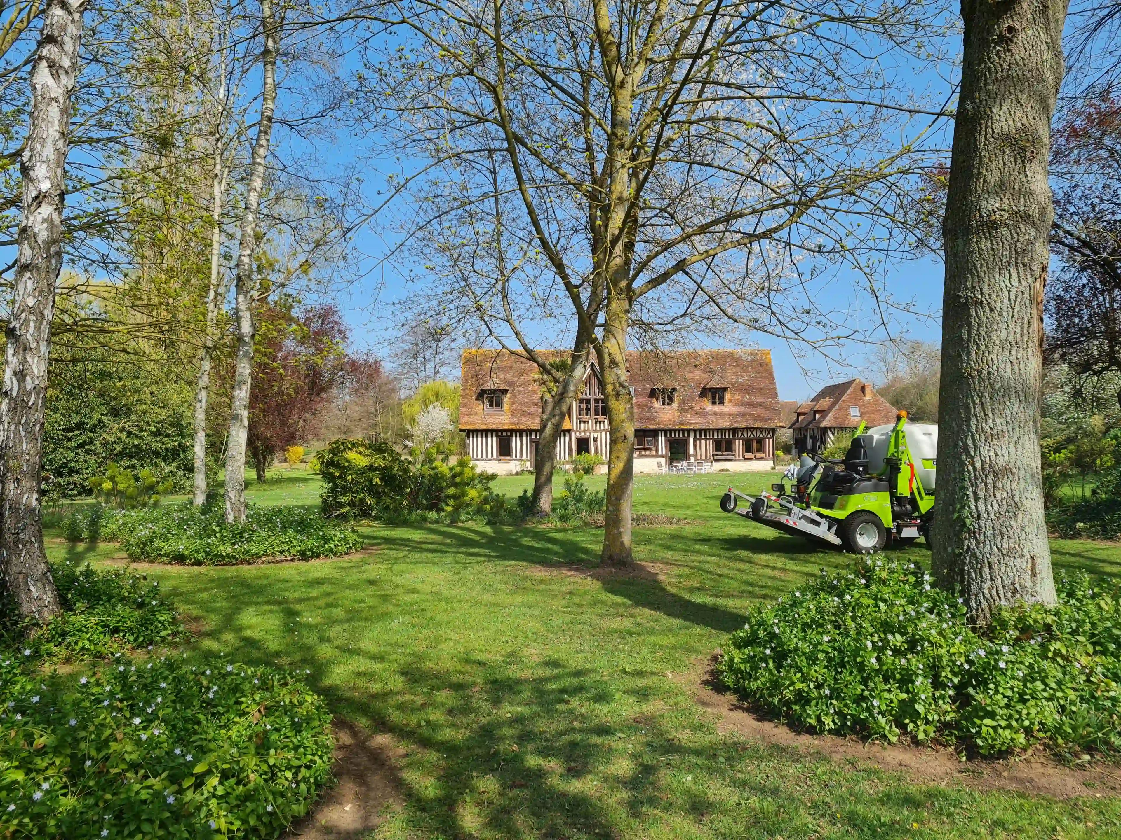 Tonte de pelouse dans la région Caennaise